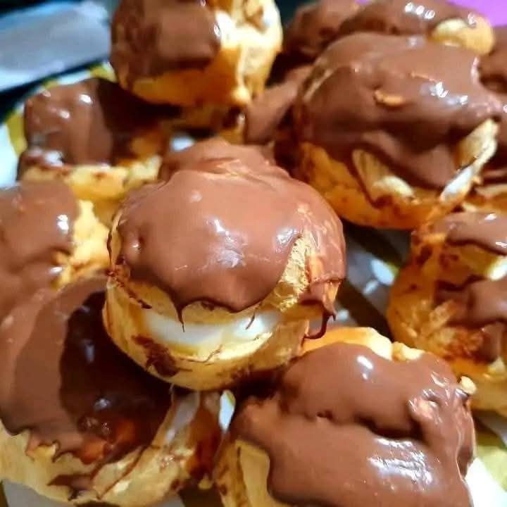 Delicious Chocolate Éclairs